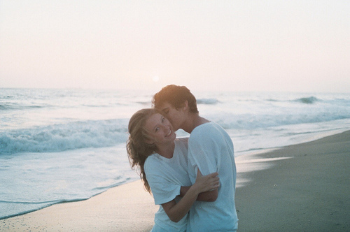 2 behaviors that can make the opposite sex develop a growing fondness for you